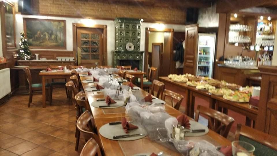 Mala Svata Hora - Penzion & Restaurace Mníšek pod Brdy Екстериор снимка