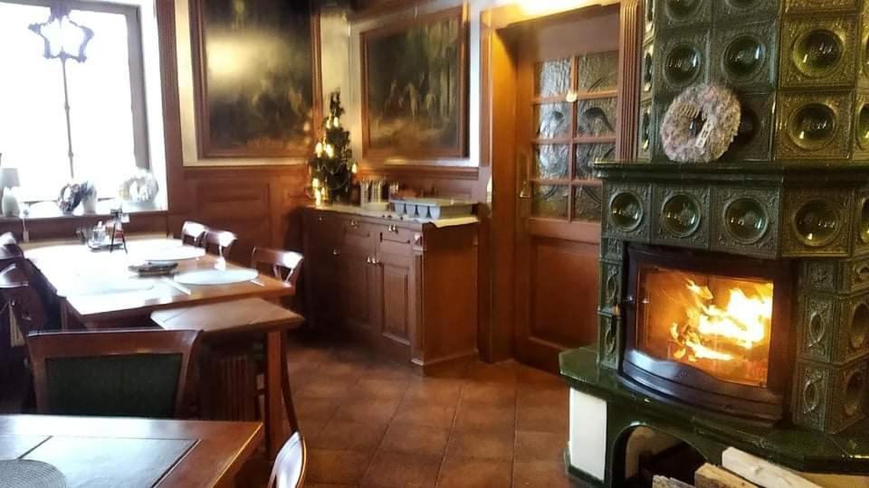 Mala Svata Hora - Penzion & Restaurace Mníšek pod Brdy Екстериор снимка